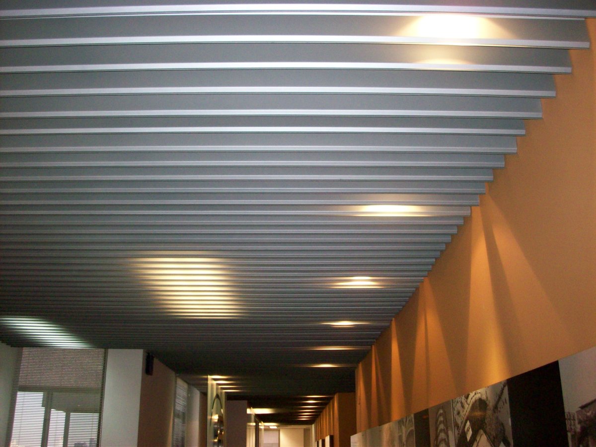 Forro Metálico Vertical - Refax